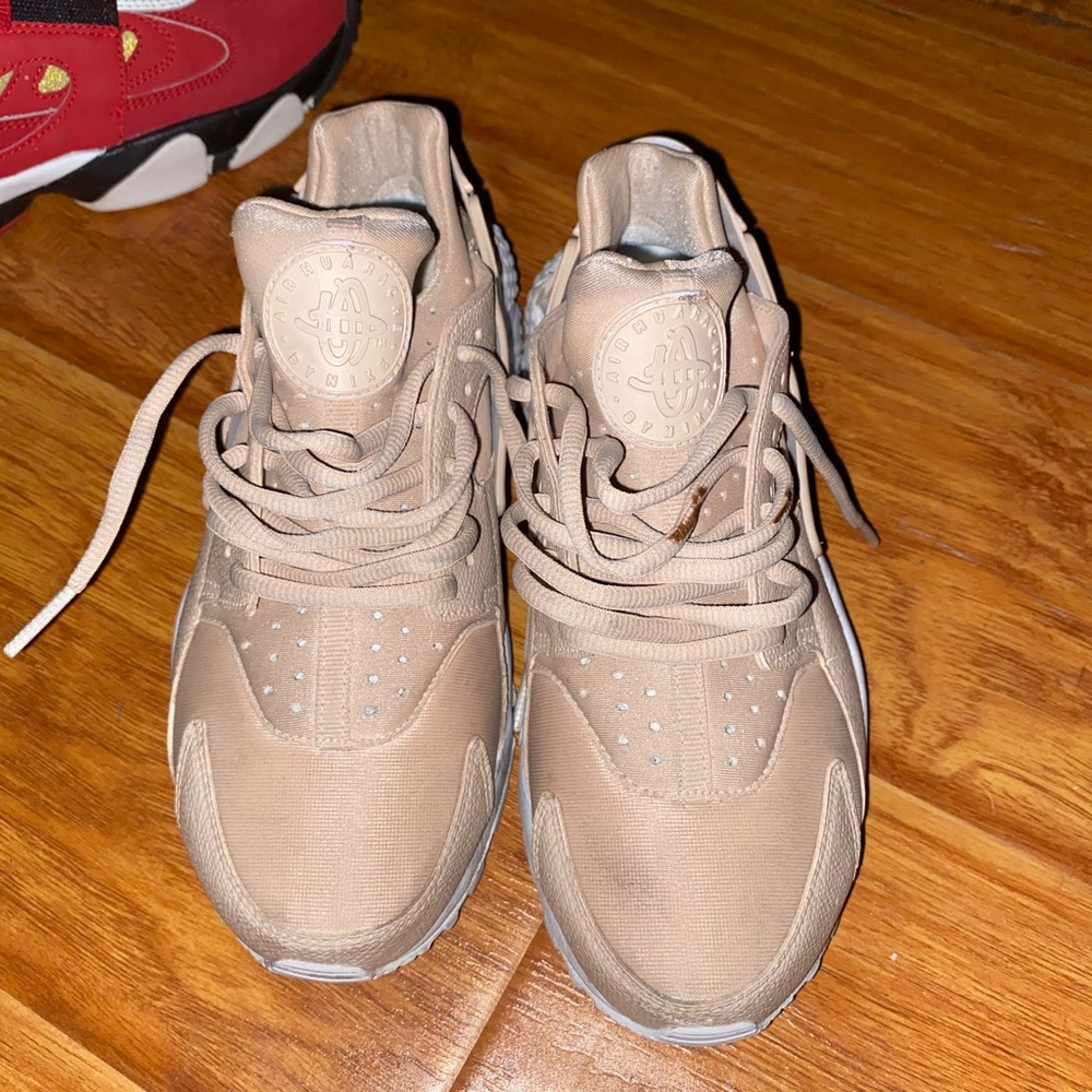 Nike - Picture 2 of 7
